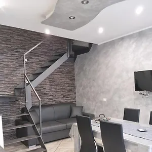 https://porta-garibaldi-catania.catania-hotels.net